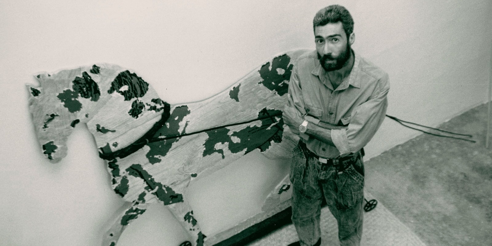 Juan Francisco Elso with his artwork Caballo contra colibrí , c. 1987 - 88.